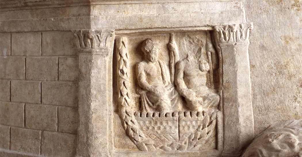 Particolare del fregio di Enea che sacrifica ai Penati Particolare del fregio di Enea che sacrifica ai Penati