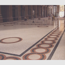 Realizzazione del pavimento in mosaico secondo il disegno originale dell'Arch. Dario Carbone, mai realizzato prima