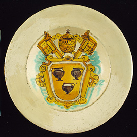 Grande piatto con stemma di Innocenzo XII Pignatelli, 1691-1700, Piatto, cm. x6