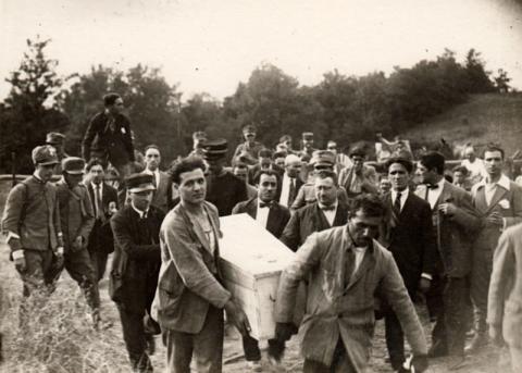 Trasporto della bara con i resti di Matteotti alla Quartarella, Foto Porry-Pastorel, Archivio Marco Steiner