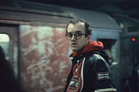 Makoto Murata 1983 Photo by © Makoto Murata Keith Haring artwork © Keith Haring Foundation Makoto Murata 1983 Photo by © Makoto Murata Keith Haring artwork © Keith Haring Foundation