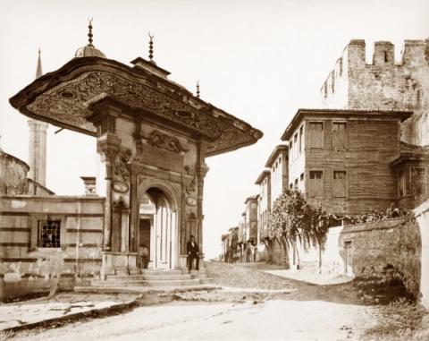 Guillaume Berggren  (Stoccolma 1835 – Istanbul  1920) Istanbul, porta di Santa Sofia 1870-1890 circa